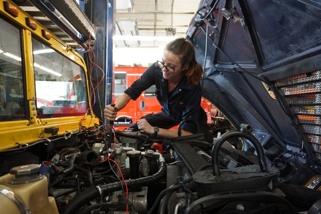 Ilsa Smith works on a Hummer at Big Dog Offroad. Photos by George Demopoulos.