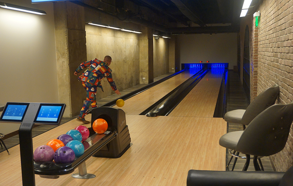 Office tower turns spare room into bowling lanes - BusinessDen