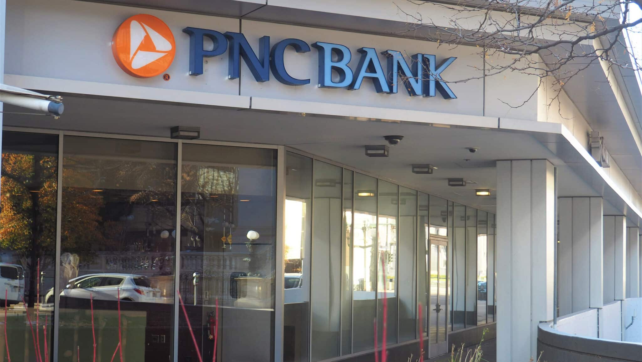 Bank closing branch in Denver